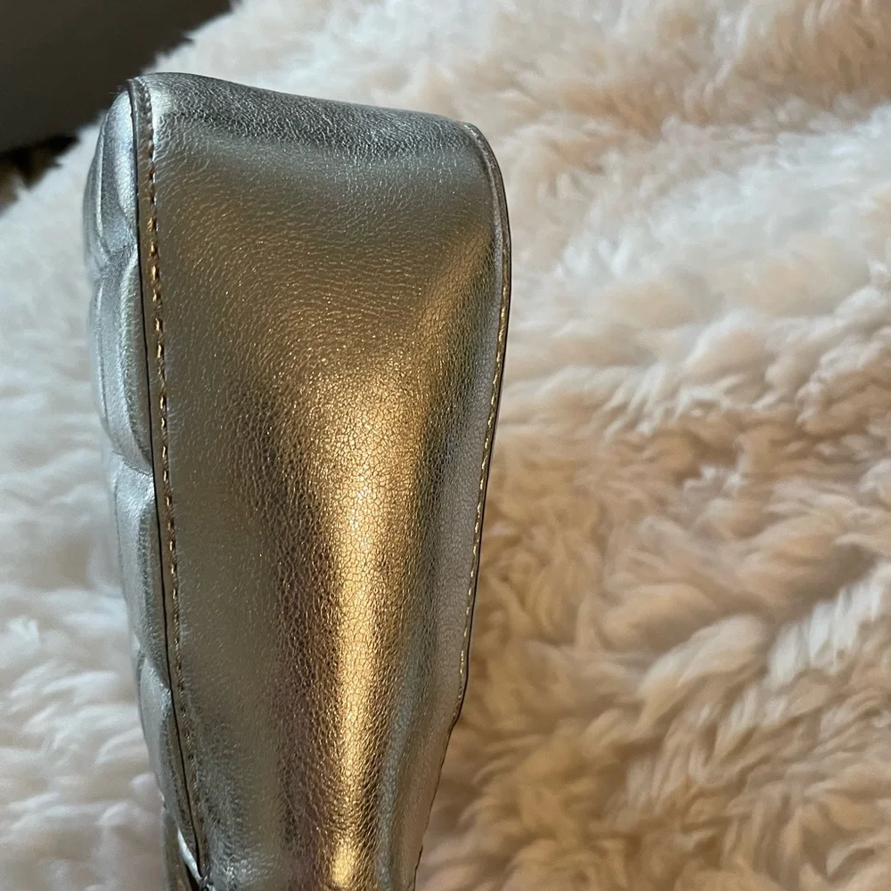 Nine West mini Silver Metallic Handbag-like new - Picture 3 of 5